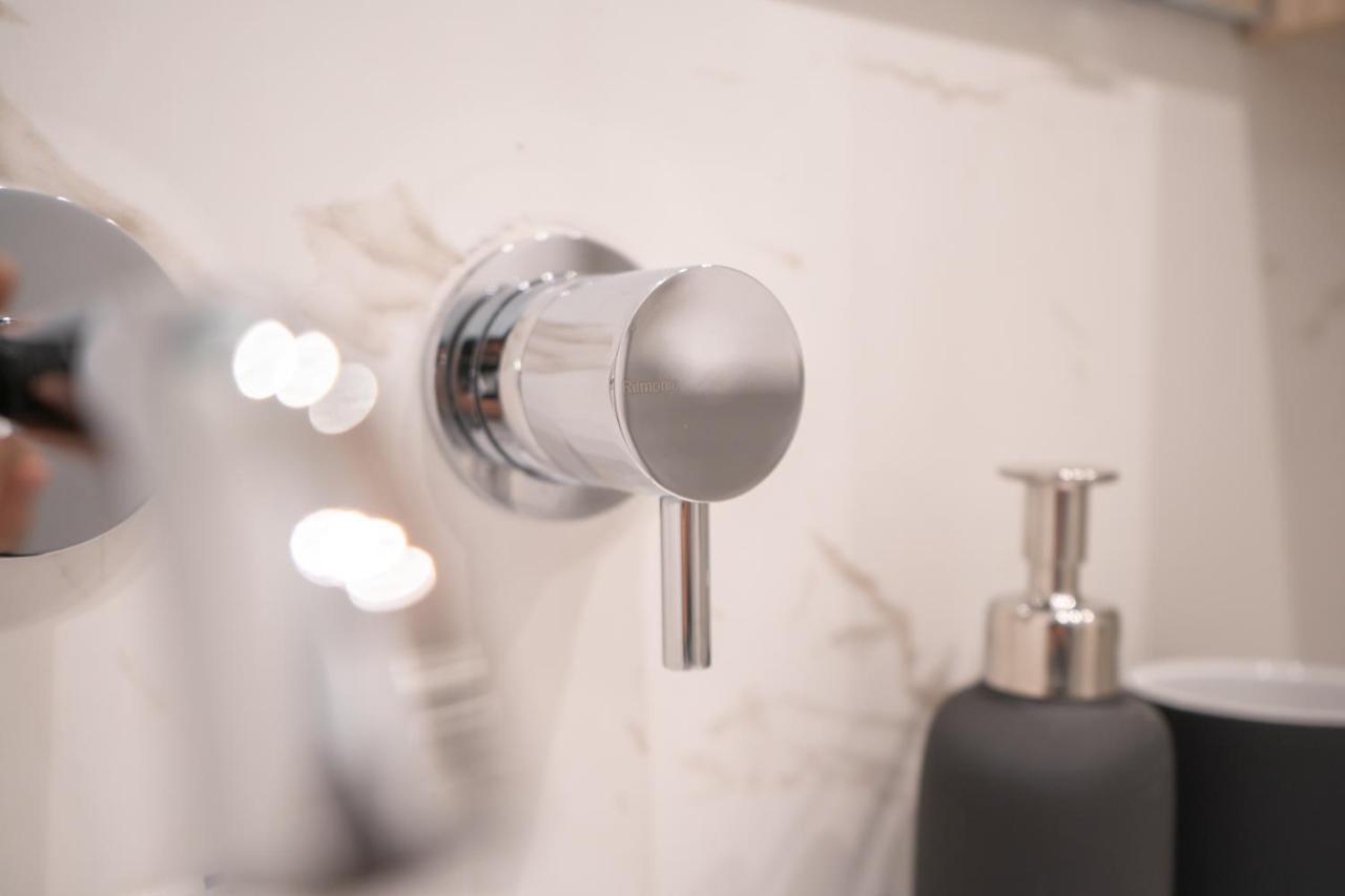 Navigli-Centro-Universita, Amazing New Apartment Μιλάνο Εξωτερικό φωτογραφία