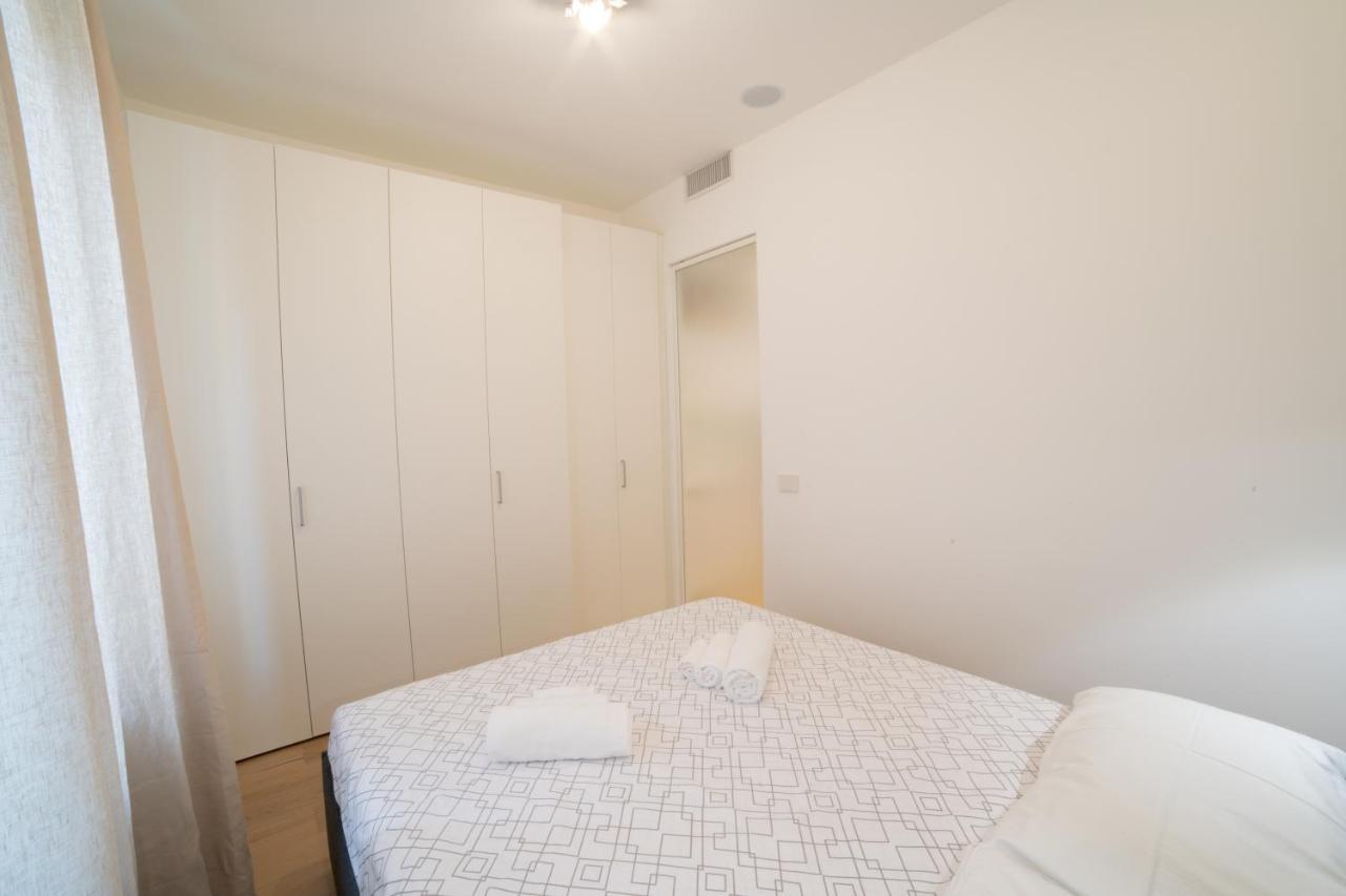 Navigli-Centro-Universita, Amazing New Apartment Μιλάνο Εξωτερικό φωτογραφία